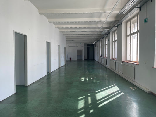 DESKS AVAILABLE FOR CREATIVE MINDS